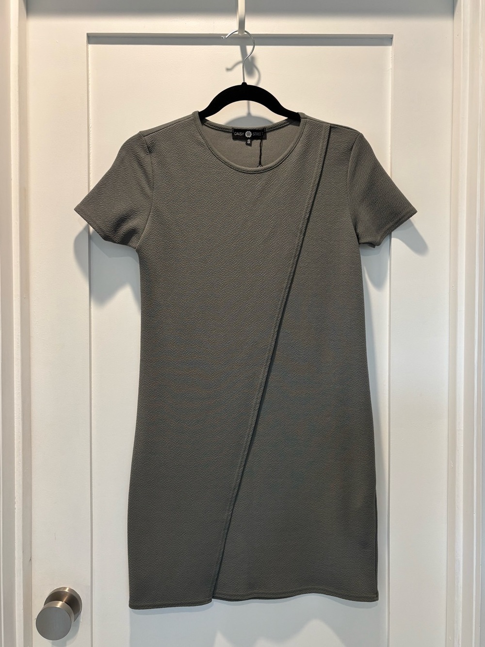 Daisy Street Short-Sleeve Mini Shift Dress with Diagonal Seam